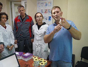 Мы научим как управлять фермой, производящей молочную продукцию!