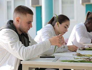 Студент-очник КубГАУ?! Мы научим как управлять современным садом!